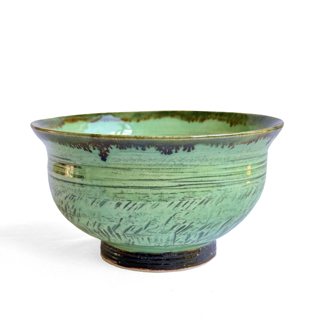 Green celadon glazed bowl with chattered pattern
